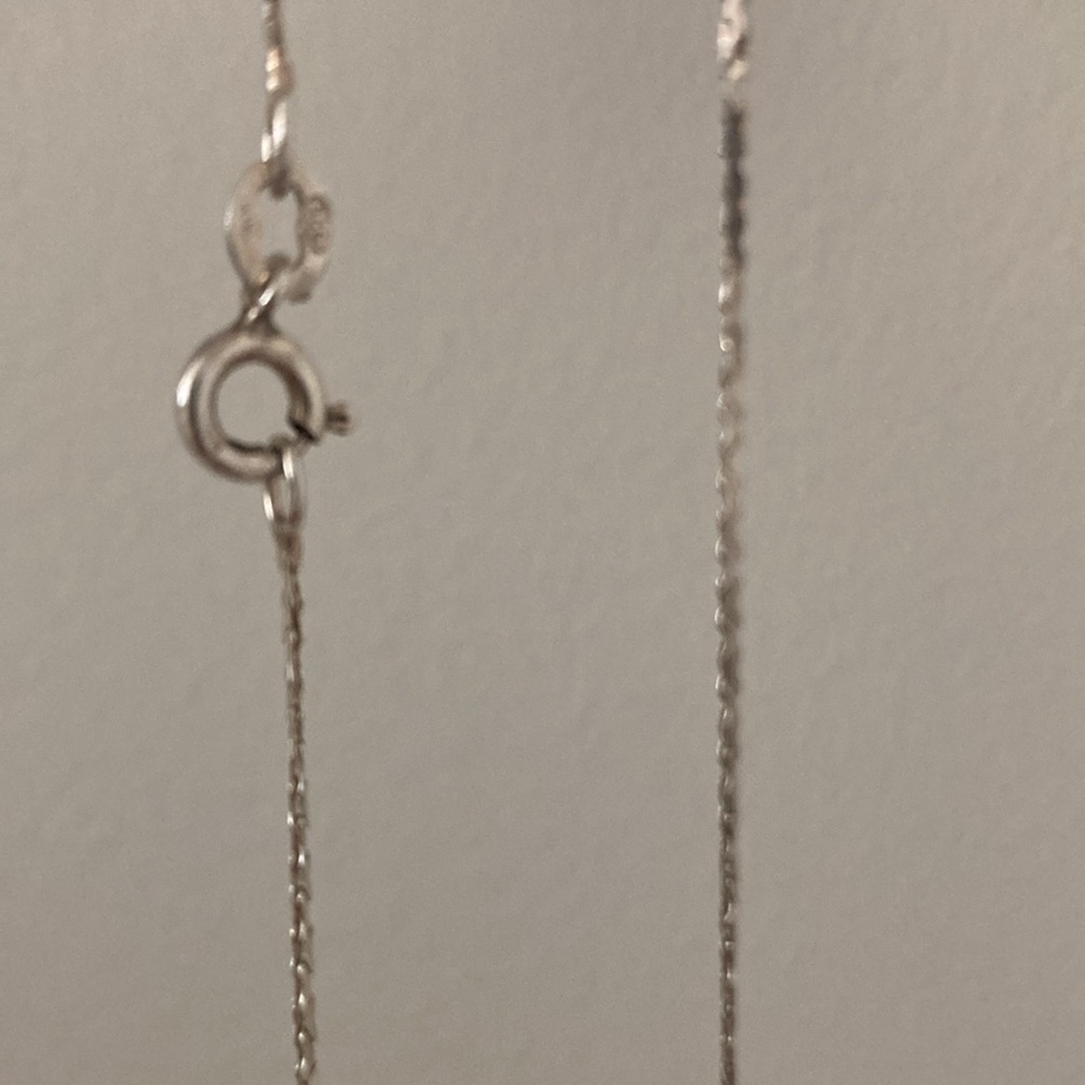Elegant Green and Silver Pendant Necklace w/
Silver Chain - Picture 4 of 5